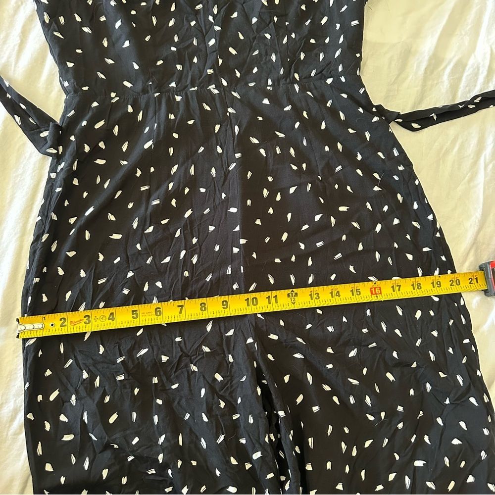 Lulu’s Fine Print Backless Jumpsuit Large - Picture 6 of 9
